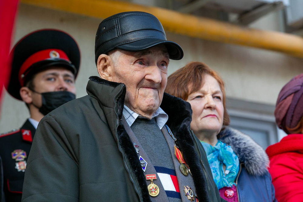 В честь 101-летия Ивана Ивановича Малунова военные прошли торжественным маршем В честь 101-летия Ивана Ивановича Малунова военные прошли торжественным маршем