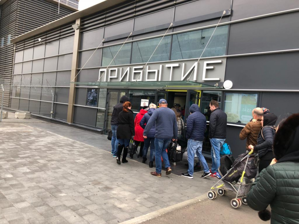 Анапчане боятся, что на курорт приедут москвичи, чтобы здесь переждать локдаун Анапчане боятся, что на курорт приедут москвичи, чтобы здесь переждать локдаун