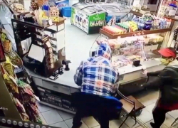 В Анапе среди белого дня ограбили кассу в продуктовом магазине В Анапе среди белого дня ограбили кассу в продуктовом магазине