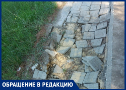 Екатерина Марунич считает, что тротуар в станице Анапской требует срочного ремонта Екатерина Марунич считает, что тротуар в станице Анапской требует срочного ремонта