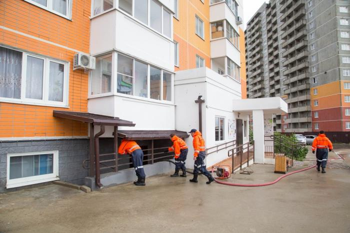В затопленном ливнем цоколе в Анапе незаконно проживали 15 человек В затопленном ливнем цоколе в Анапе незаконно проживали 15 человек