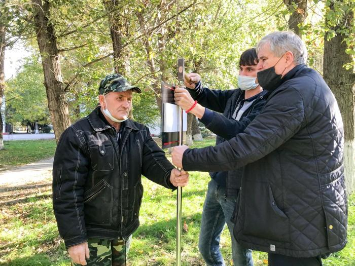 В анапской школе № 4 депутаты заложили аллею В анапской школе № 4 депутаты заложили аллею