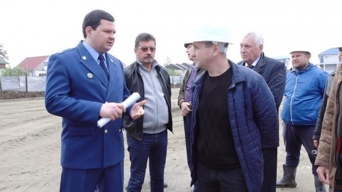 В Анапе степень готовности спортивных площадок к ЧМ-2018 проверил заместитель прокурора Кубани В Анапе степень готовности спортивных площадок к ЧМ-2018 проверил заместитель прокурора Кубани