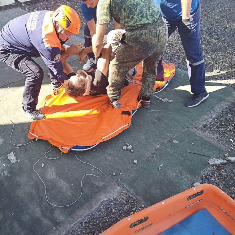 Промышленный альпинист сорвался с 10-метровой высоты в Новороссийске Промышленный альпинист сорвался с 10-метровой высоты в Новороссийске