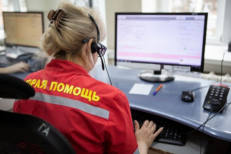Шесть туристов приехали в Анапу на отдых и оказались под колесами иномарки Шесть туристов приехали в Анапу на отдых и оказались под колесами иномарки