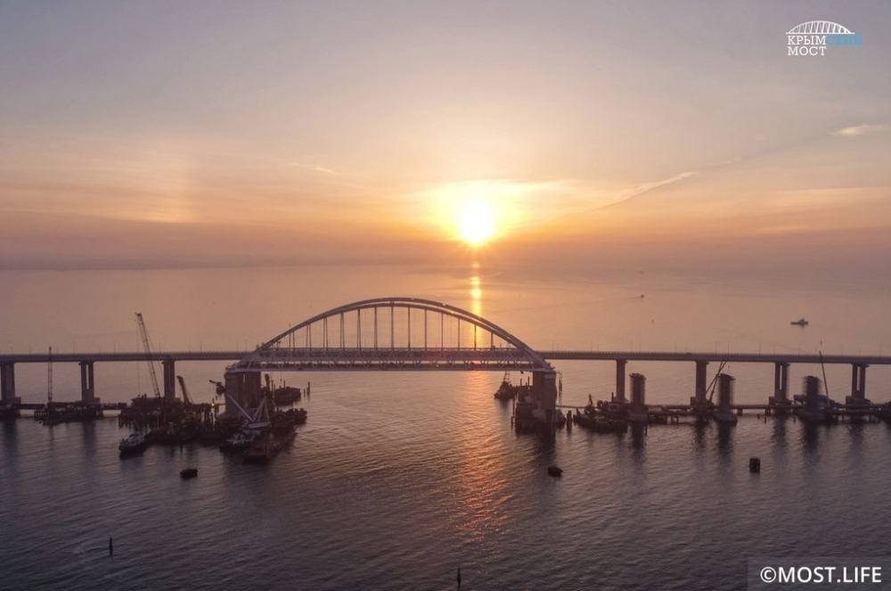 Вскоре на анапских пляжах могут появится следы с Крымским мостом