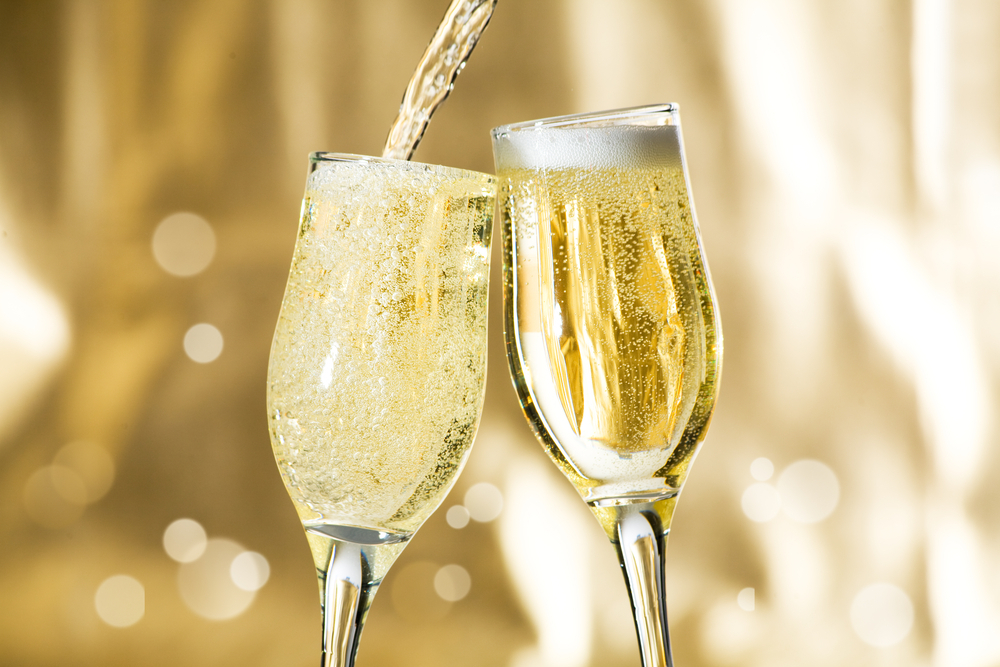 В новогодние праздники анапчане смогут круглосуточно покупать шампанское