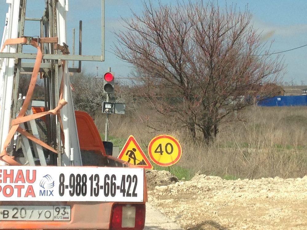 На объездной в Витязево под Анапой  установили реверсивный светофор
