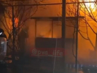 В садовом товариществе под Анапой пожар уничтожил одноэтажное строение: видео