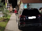 В Анапе нашли автохама, который припарковался на тротуаре улицы Крымской