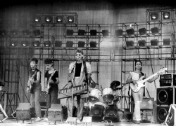 Группа, исполнившая песню про московского гуляку, в 1986 году выступала в Анапе