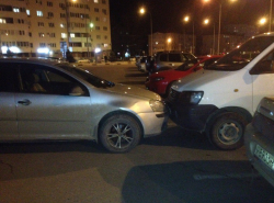 Зимний поцелуй двух авто