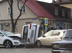 "Трио" из машин: это ж надо так "припарковаться"!
