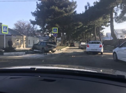 "Лада" чуть в дом не влетела