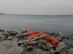 Землянка на берегу моря