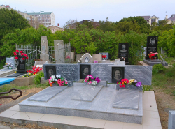 Анапчане поминали своих близких на старом кладбище