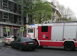 Водитель иномарки на пропустил пожарную машину с мигалками