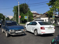 "Нашкодили": ВАЗ столкнулся со "Шкодой"