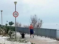 У кого скоро зима, а у кого-то все ещё лето.