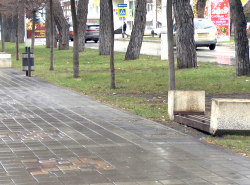 решила прилечь отдохнуть, лавочка