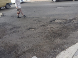 А здесь не хватило ровно 2 ведра асфальта