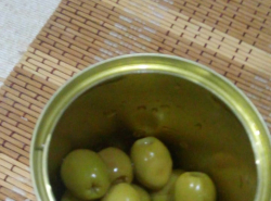 Купила вчера оливки, слила воду...продукта полбанки оказалось