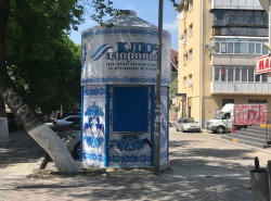 Огромная бутылка появилась на ул. Краснозелёных