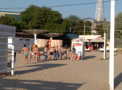 Одна кабинка на сотни отдыхающих