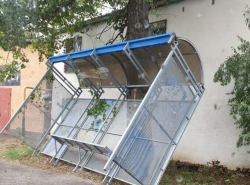 В Алексеевка остановка упала