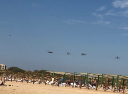 Военные вертолеты в небе над Анапой