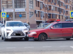19 декабря столкнулись две иномарки с утра