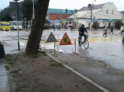 Ремонтные работы дороги в центре Анапы