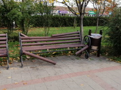 Лавочка возле Сбербанка на ул. Лермонтова