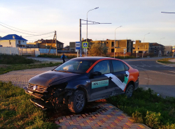 После ночных гонок припарковался напротив храма на ул. Омелькова