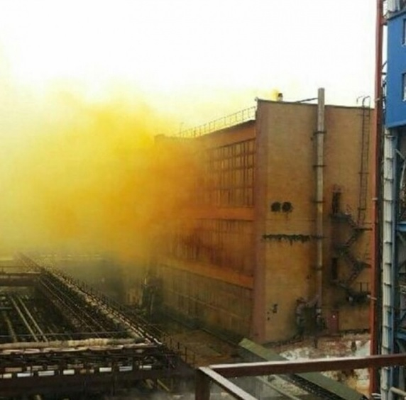 Анапчанам поступают сообщения о том, что причиной цветных осадков стал взрыв на белореченском химзаводе