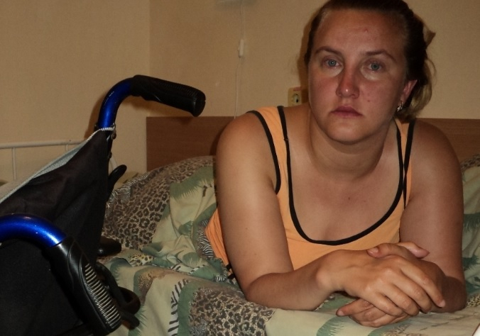 В Анапе девушке с тяжелой формой инвалидности сломали дорогостоящую коляску