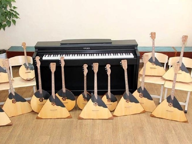 Юные таланты Анапы получили новые музыкальные инструменты