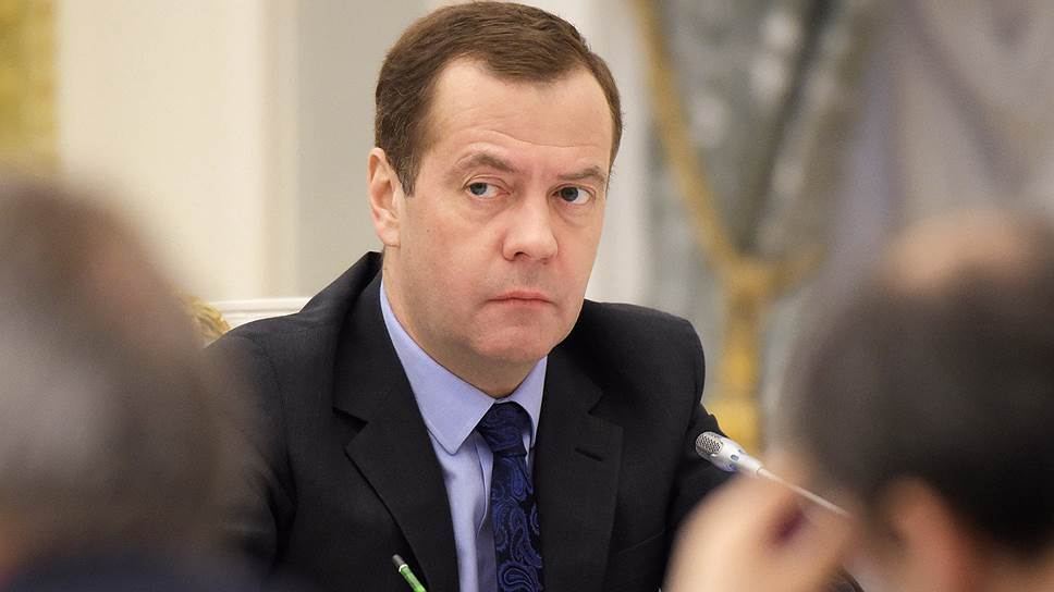 Из-за Дмитрия Медведева самолет из Анапы не мог приземлиться в Санкт-Петербурге